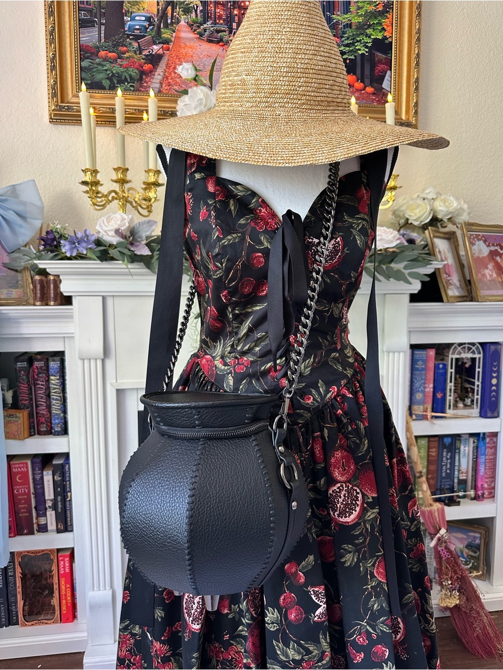 La femme en noir COTTAGE WITCH CAULDRON CROSSBODY BAG - Picture 7 of 11